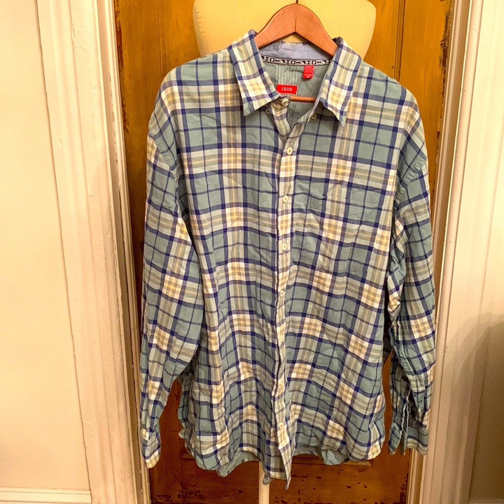 Used- Like new BIG AND TALL men’s 2XL IZOD Plaid button down